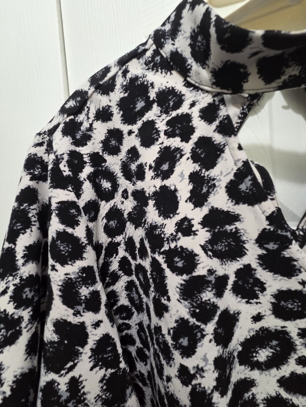 24W Lane Bryant Black & White Leopard Print Keyhole Blouse - Picture 2 of 4